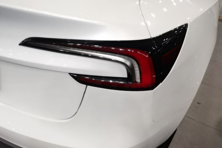 Tesla Model 3 2024 car image #8