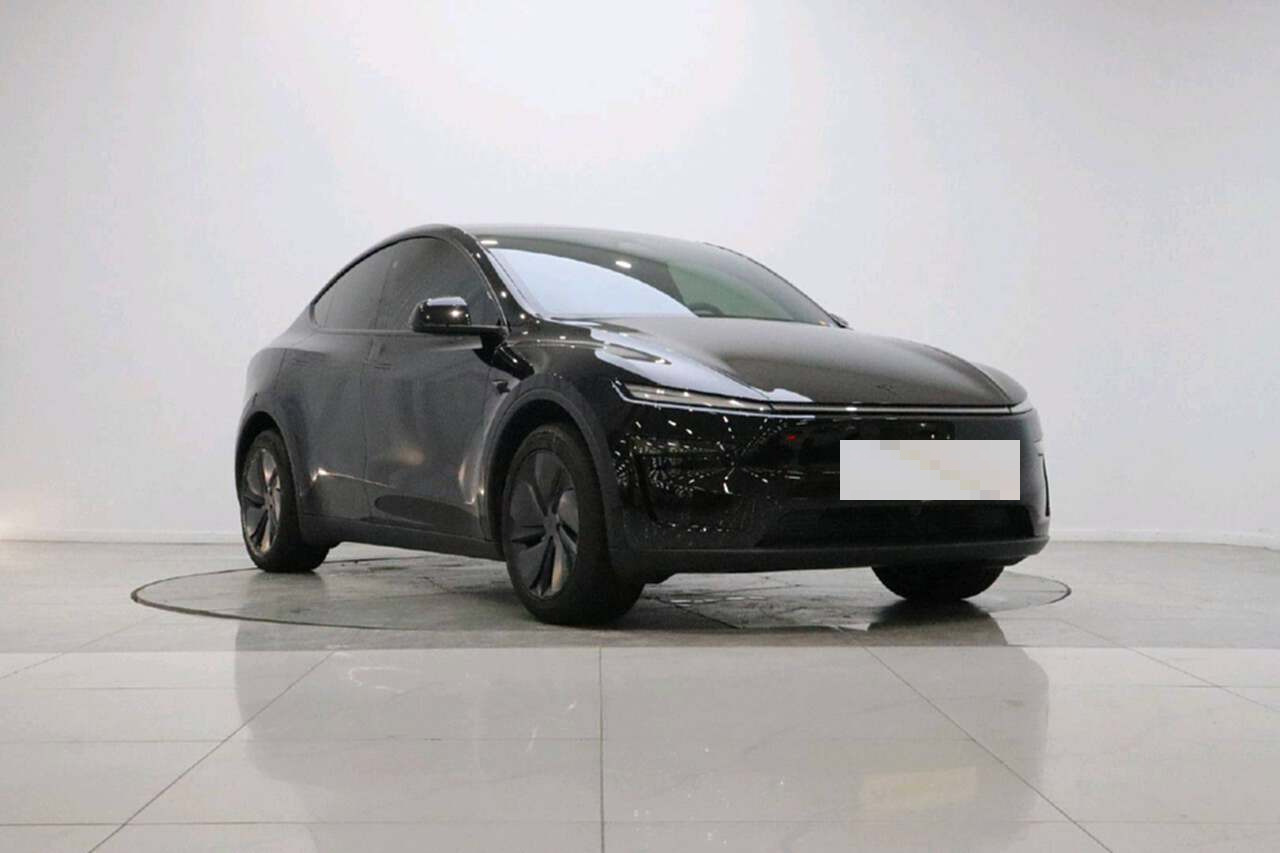 Tesla Model Y 2026 #4 Tesla Model Y 2026 car image #4