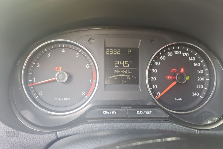 Volkswagen Polo 2015 car image #13