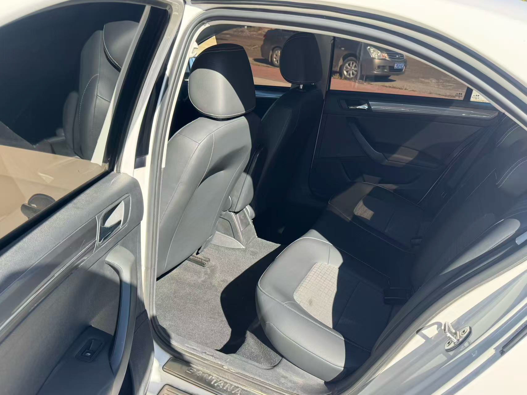 Volkswagen Santana 2017 imagen de coche #6