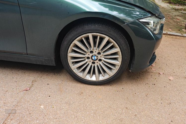 BMW 3 Series 2018 car image #9