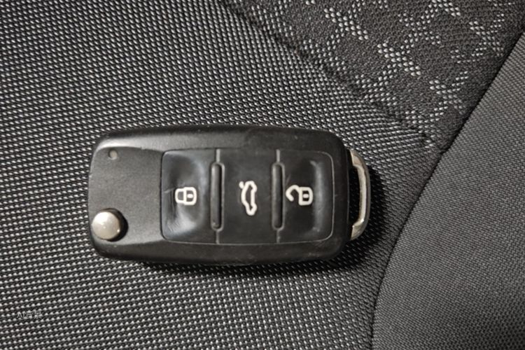 Volkswagen Polo 2015 #11 Volkswagen Polo 2015 car image #11