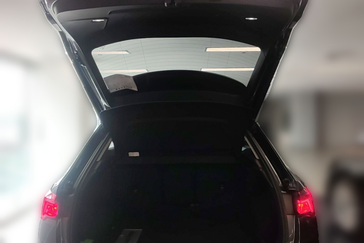 Audi Q3 2021 car image #21