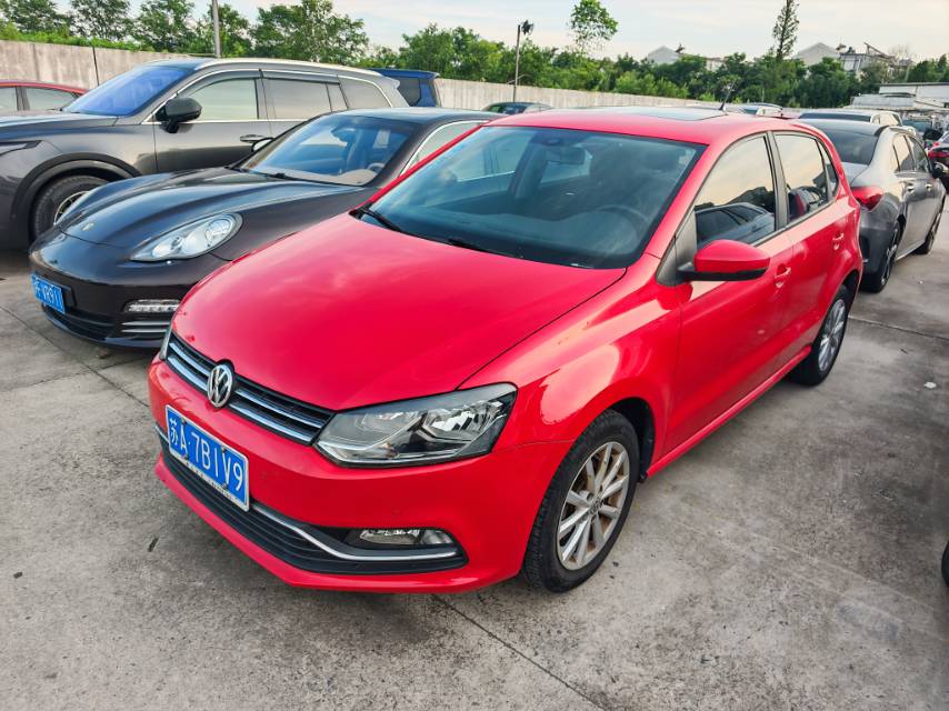 Volkswagen Polo 2015 car image 