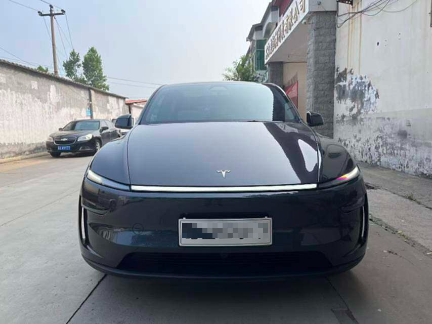 Tesla Model Y 2025 #5 Tesla Model Y 2025 car image #5