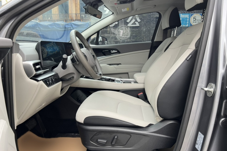 Kia Sportage 2025 immagine di auto #14