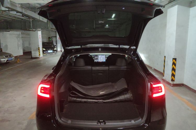 Tesla Model Y 2023 car image #19