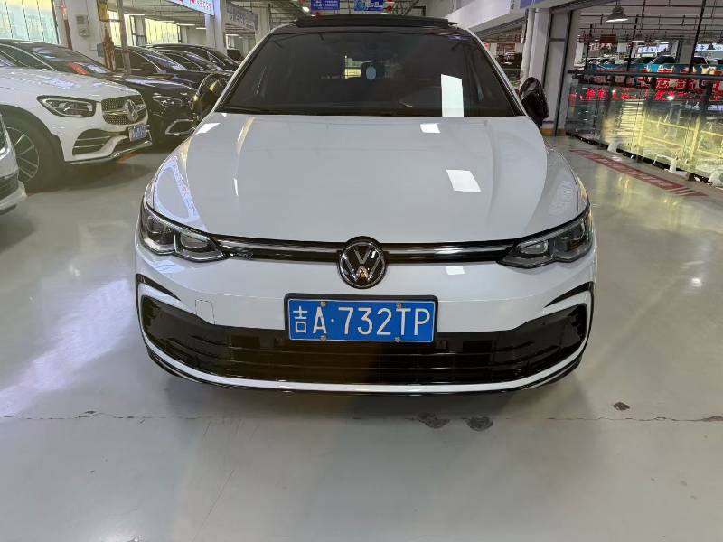 Volkswagen Golf 2023 car image #2
