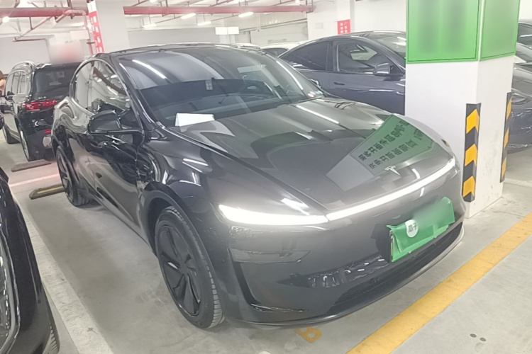 Tesla Model Y 2026 #4 Tesla Model Y 2026 car image #4
