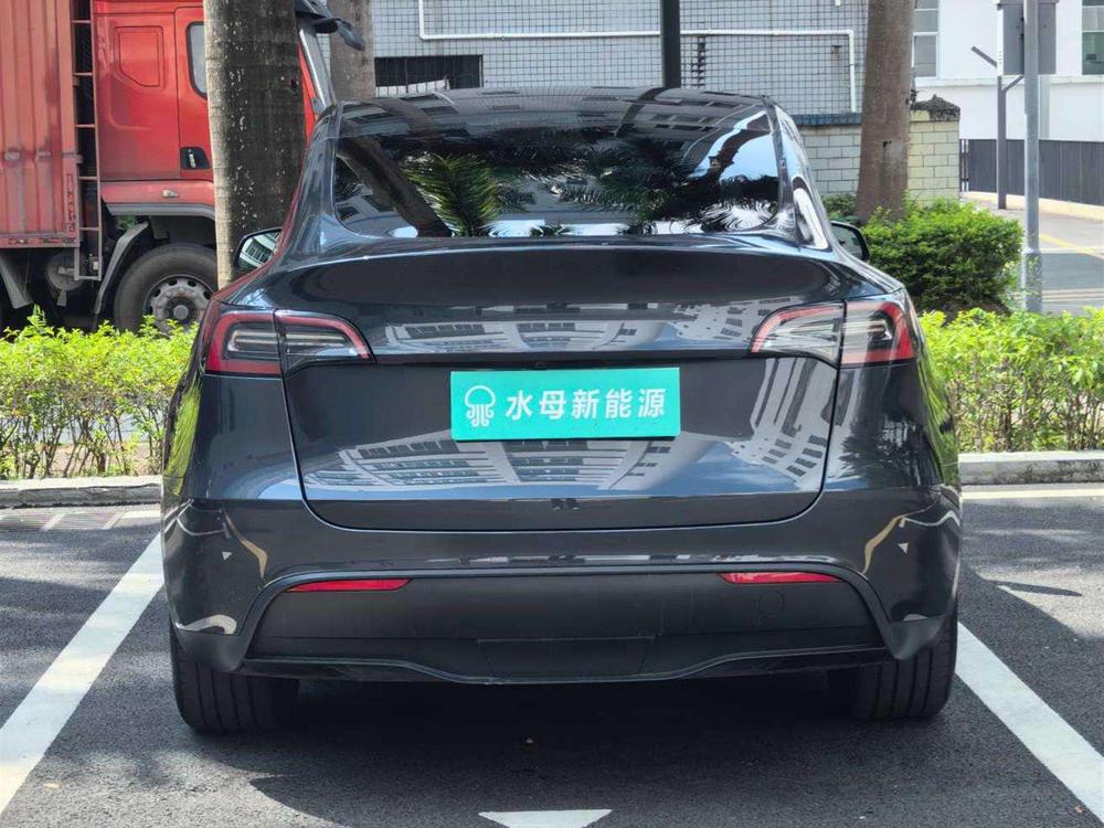 Tesla Model Y 2024 #6 Tesla Model Y 2024 car image #6