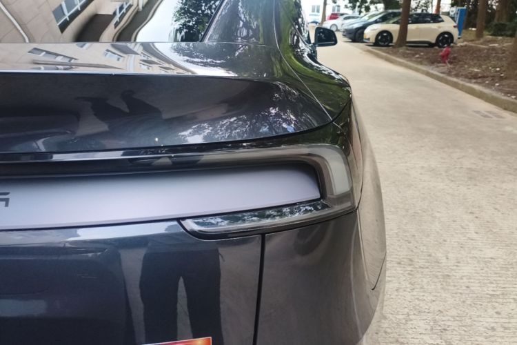 Tesla Model Y 2025 car image #8