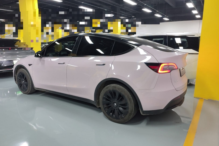 Tesla Model Y 2023 #4 Tesla Model Y 2023 car image #4