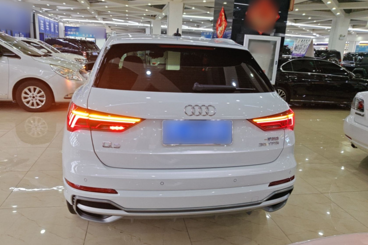 Audi Q3 2022 car image #4