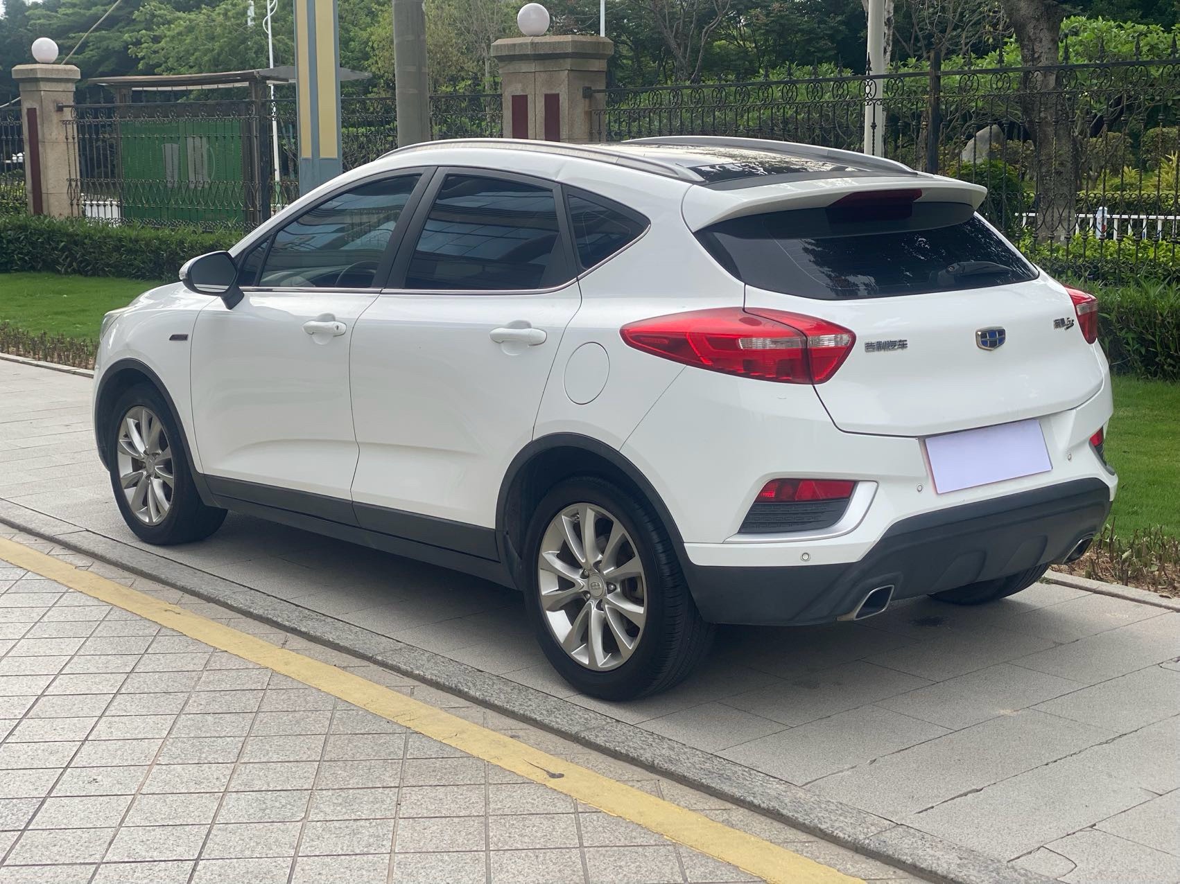 GEELY Emgrand GS 2016 car image #9
