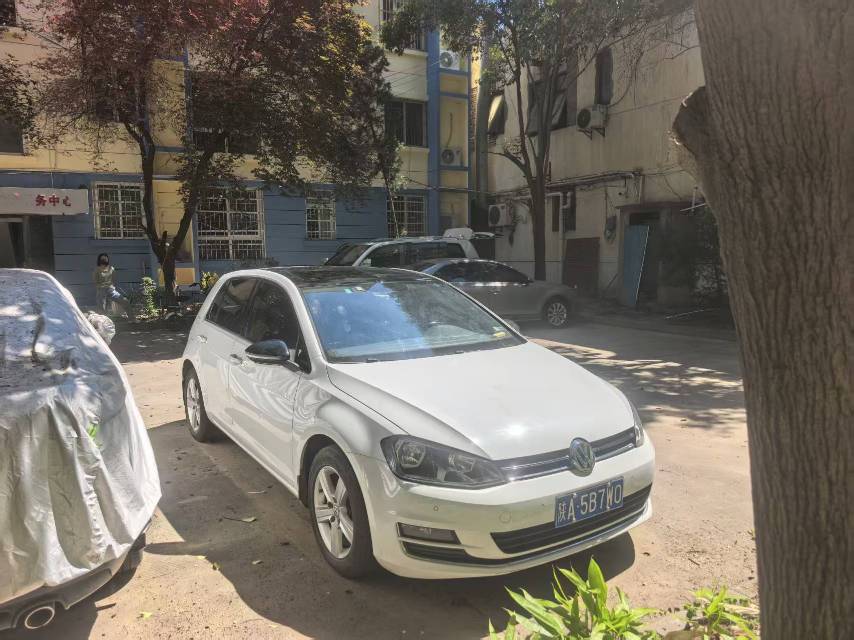Volkswagen Golf 2018 car image #2