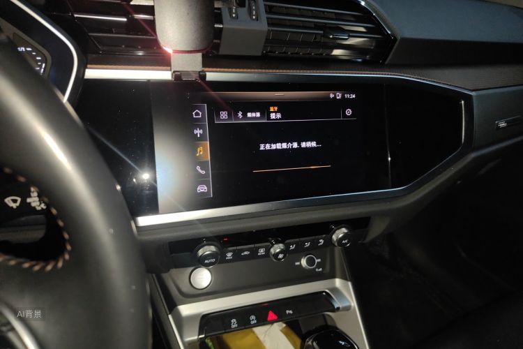 Audi Q3 2020 car image #15