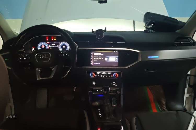 Audi Q3 2021 car image #11