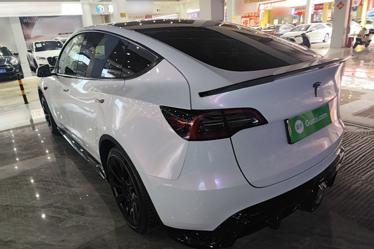 Tesla Model Y 2023 #5 Tesla Model Y 2023 car image #5