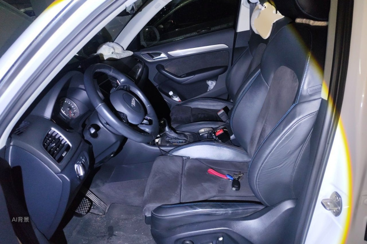 Audi Q3 2019 car image #17