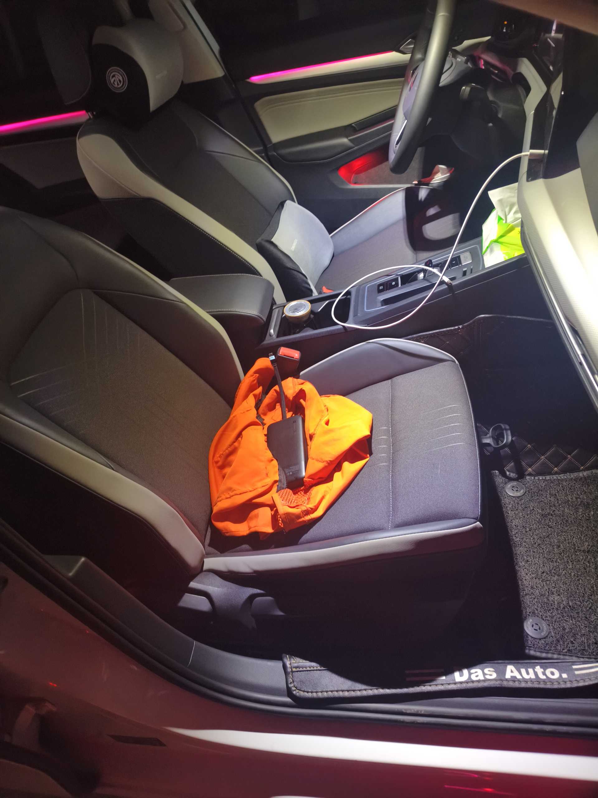Volkswagen Golf 2022 car image #4