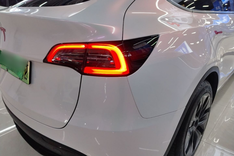 Tesla Model Y 2024 #8 Tesla Model Y 2024 car image #8