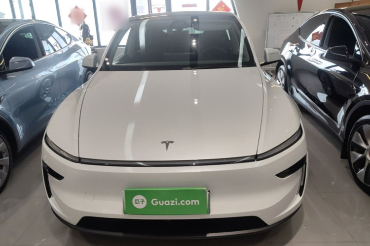 Tesla Model Y 2025 #3 Tesla Model Y 2025 car image #3