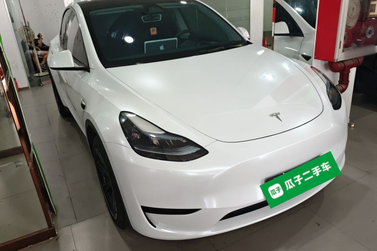 Tesla Model Y 2024 #4 Tesla Model Y 2024 car image #4