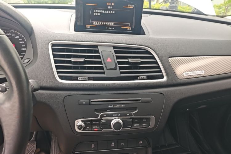 Audi Q3 2018 car image #13