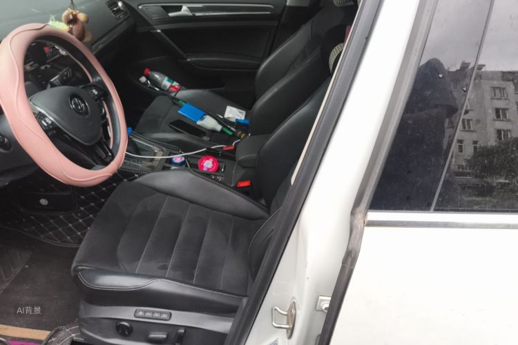 Volkswagen Golf 2020 car image #17