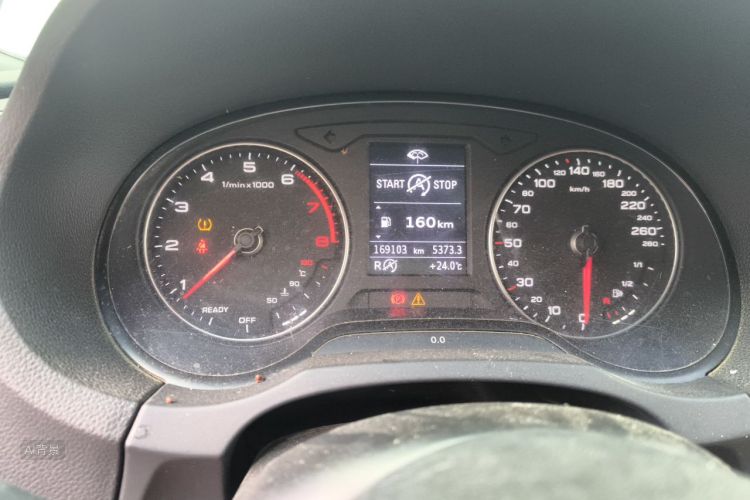 Audi A3 2018 car image #14