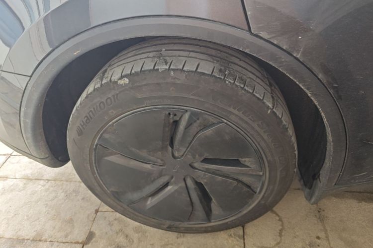 Tesla Model Y 2025 car image #10