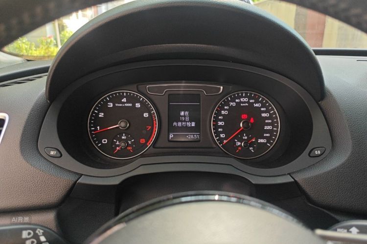 Audi Q3 2019 car image #13