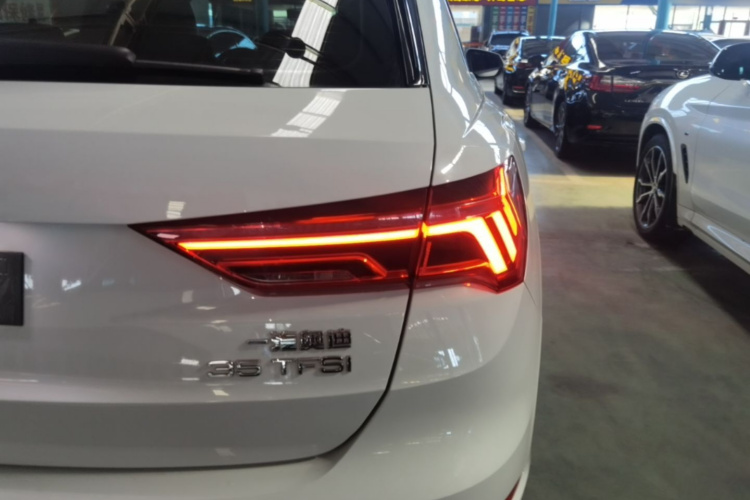 Audi Q3 2019 #8 Audi Q3 2019 car image #8