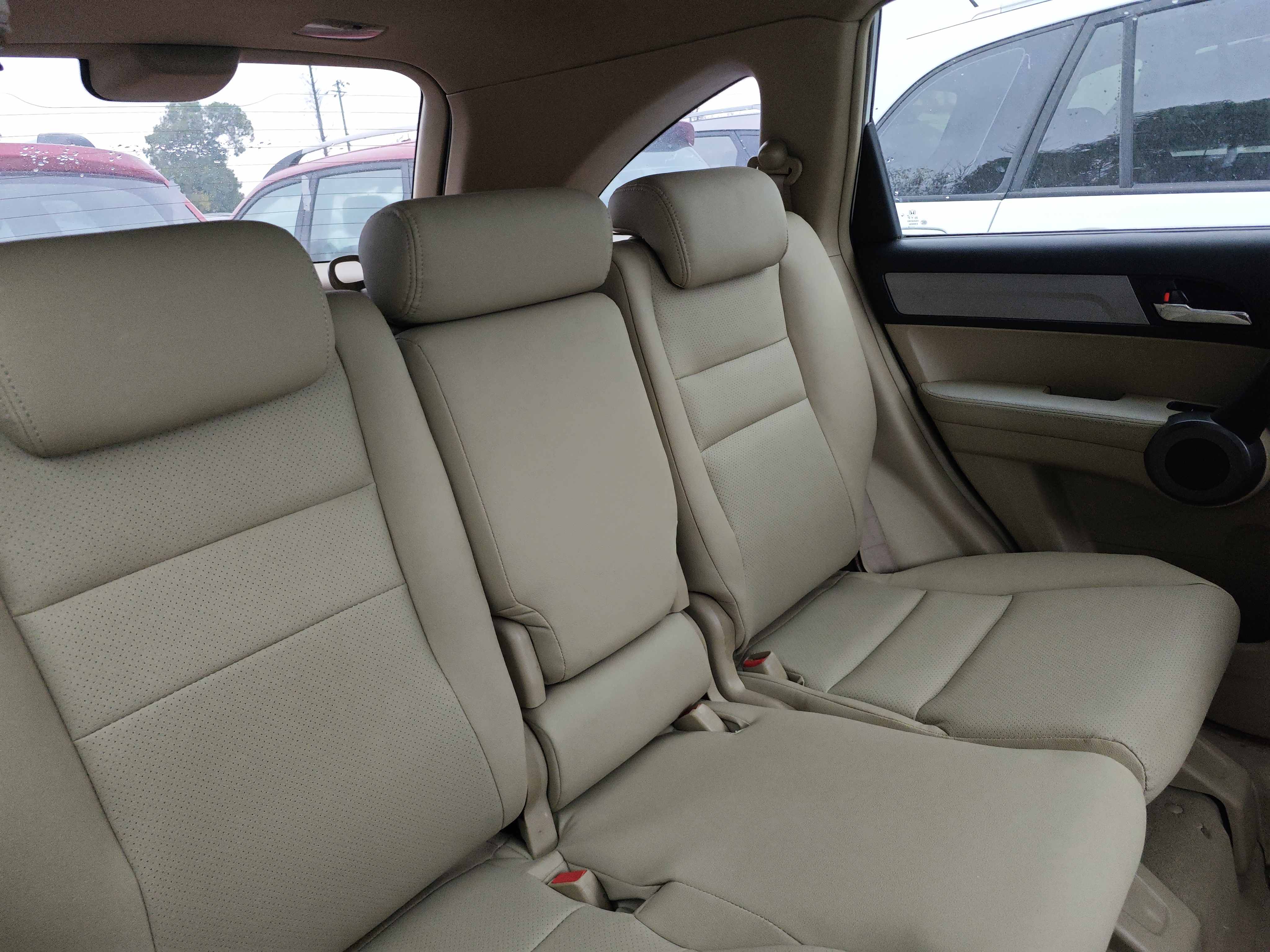 2010 car image #5