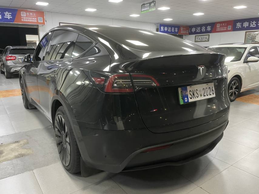 Tesla Model Y 2023 car image #5