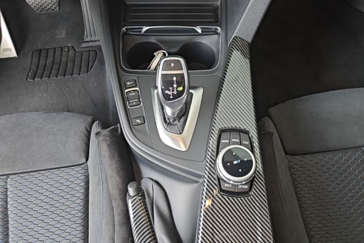 BMW 3 Series 2018 #14 BMW 3 Series 2018 car image #14