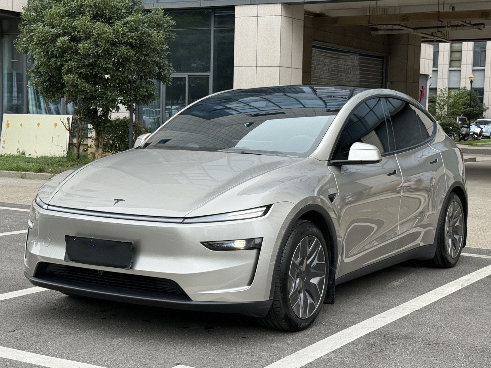 Tesla Model Y L 2025 изображение автомобиля 