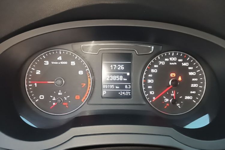 Audi Q3 2019 car image #16