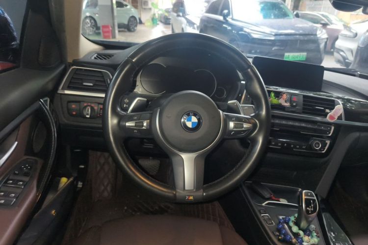 BMW 3 Series 2018 car image #11