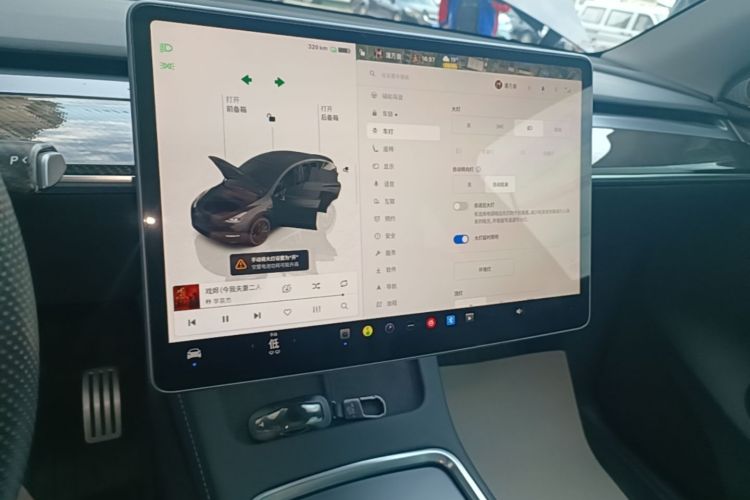 Tesla Model Y 2023 immagine di auto #13