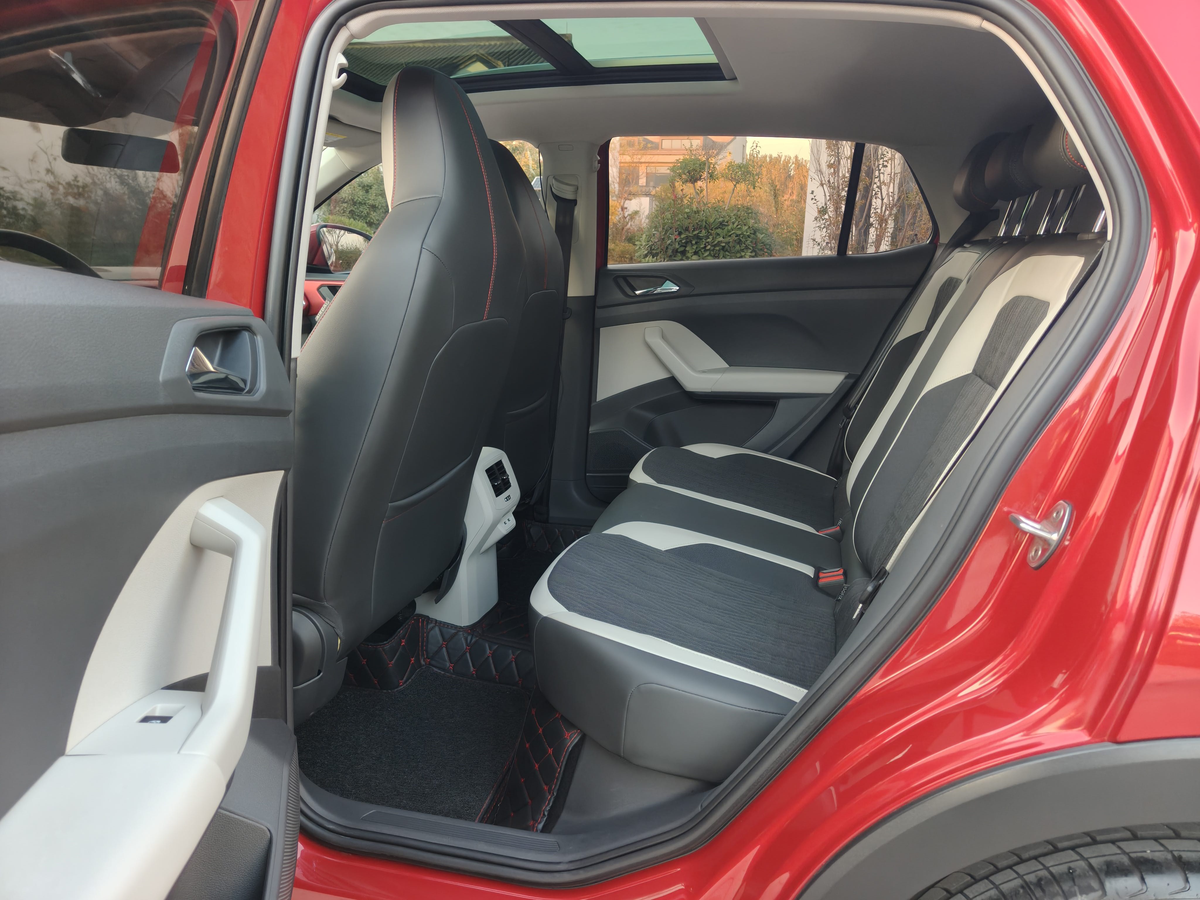 Volkswagen T-Cross 2019 #9 Volkswagen T-Cross 2019 car image #9