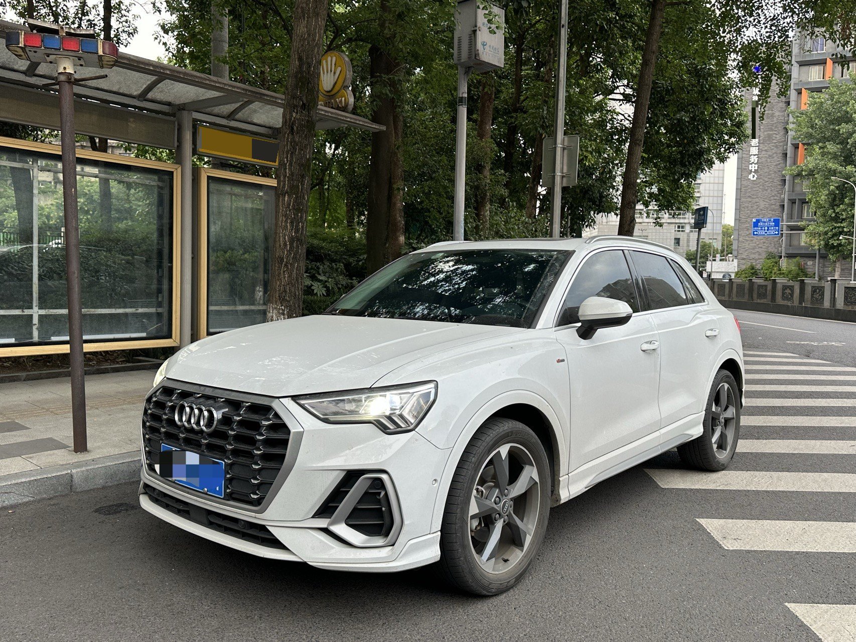2023 immagine di auto 