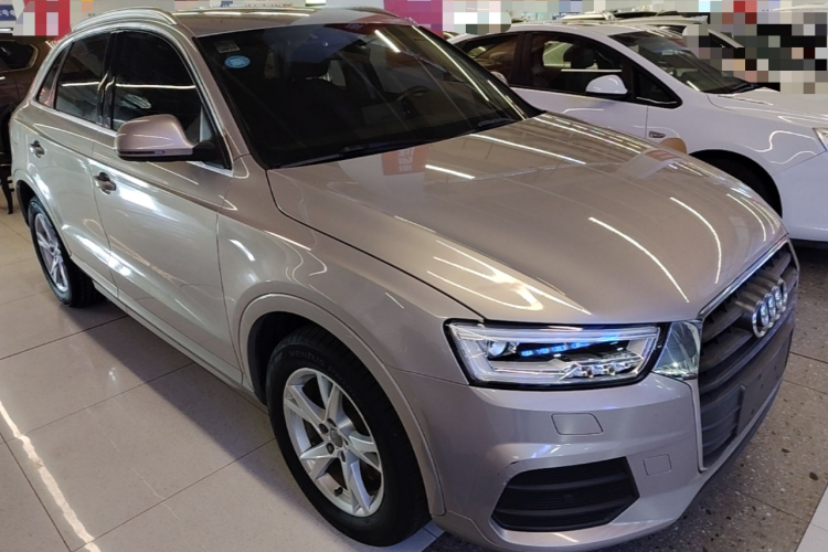 Audi Q3 2018 car image #4