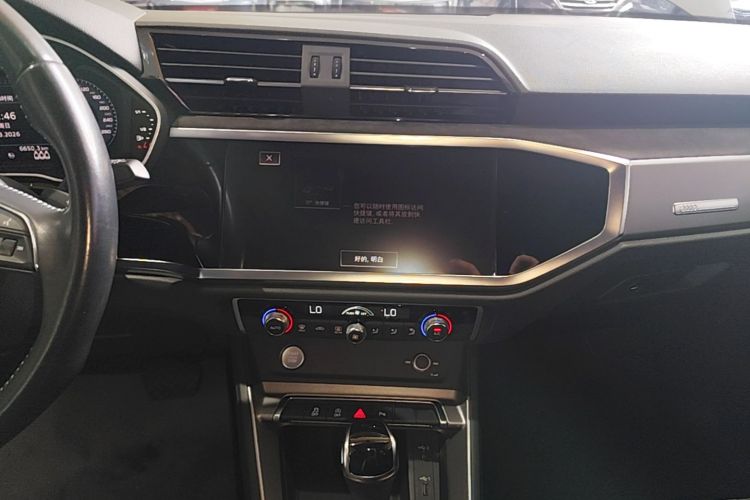 Audi Q3 2020 car image #13
