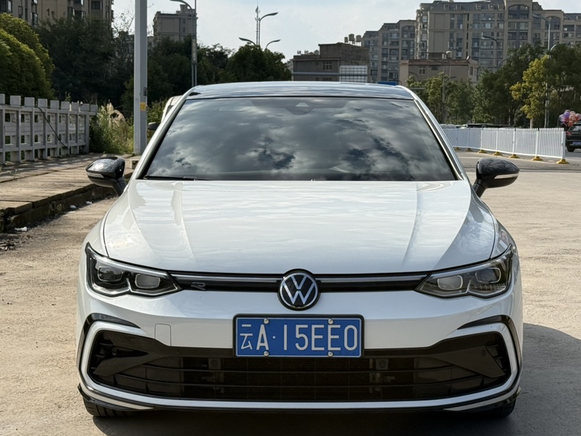Volkswagen Golf 2022 car image #2