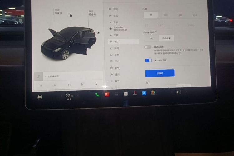 Tesla Model Y 2021 immagine di auto #13
