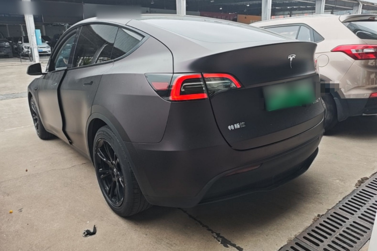 Tesla Model Y 2022 car image #5
