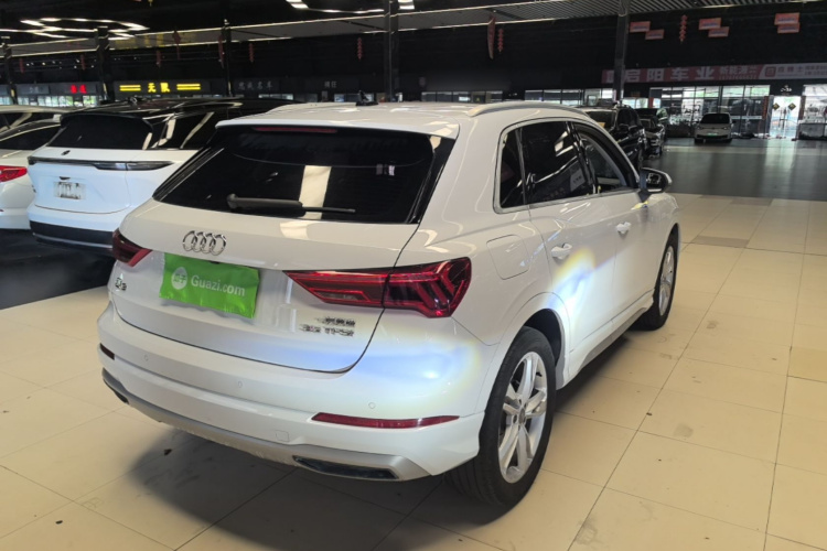 Audi Q3 2020 car image #7