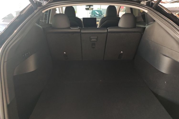 Tesla Model Y 2023 car image #21