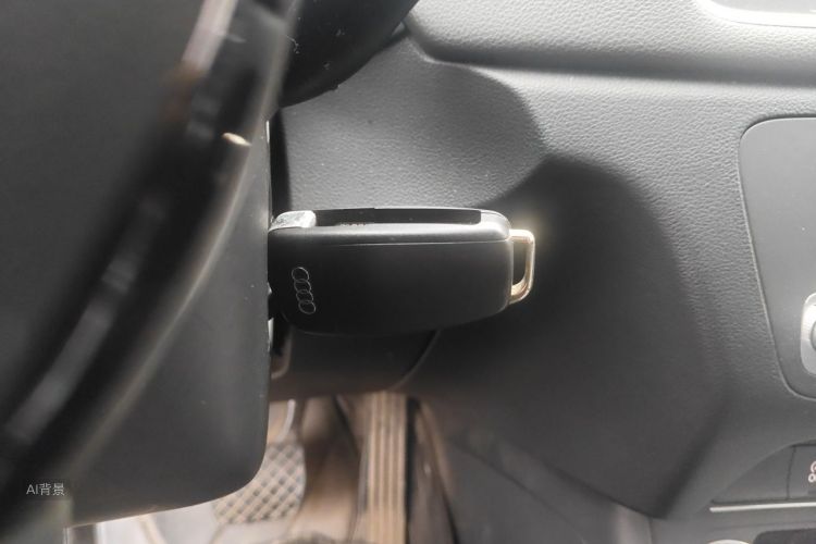 Audi Q3 2017 car image #10